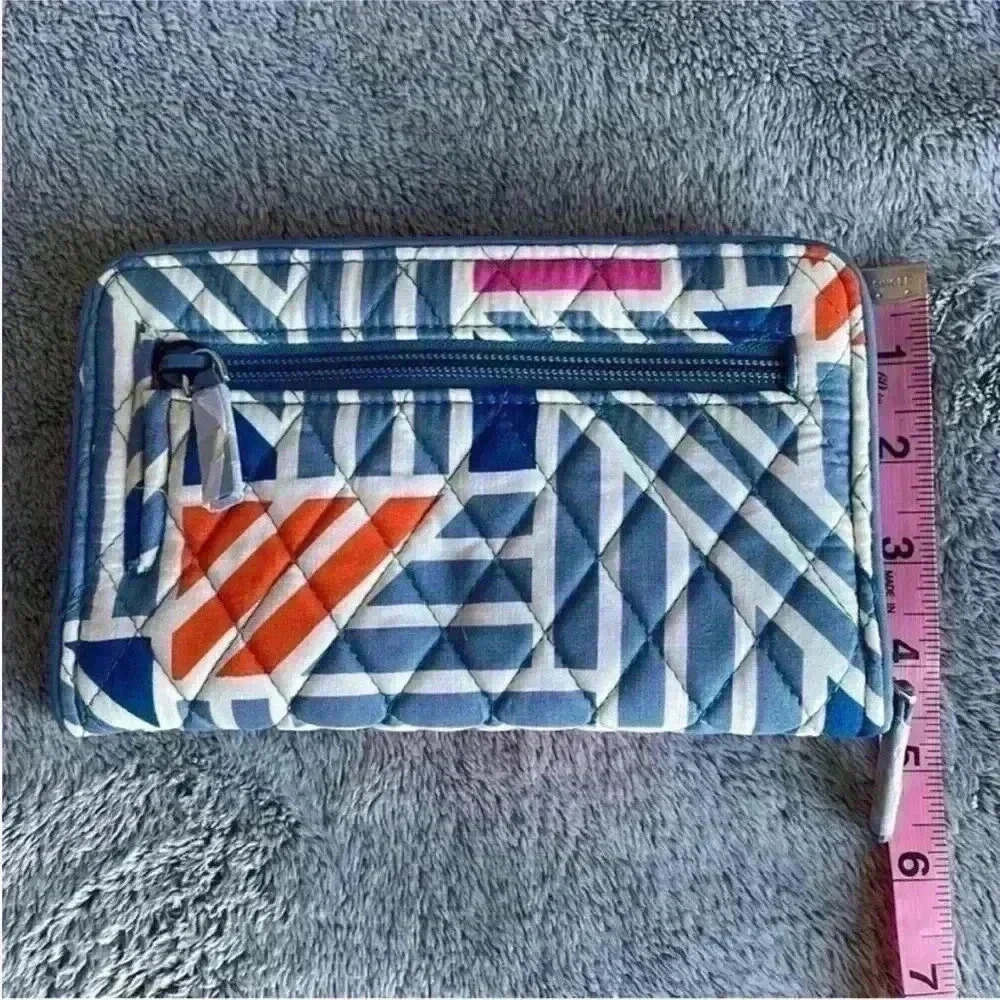 Vera Bradley RFID Turnlock Wallet in Geo Medallions NWT - Picture 5 of 8